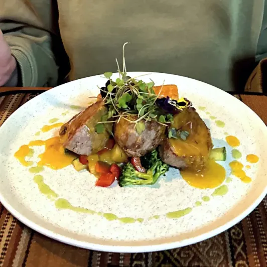 https://d2rzpmb54mcyw0.cloudfront.net/content/guides/cusco/restaurant-moray3.webp