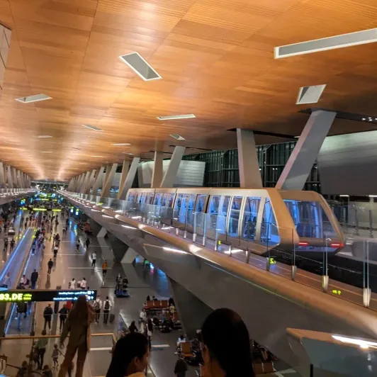 https://d2rzpmb54mcyw0.cloudfront.net/content/guides/doha/airport-hammad4.webp