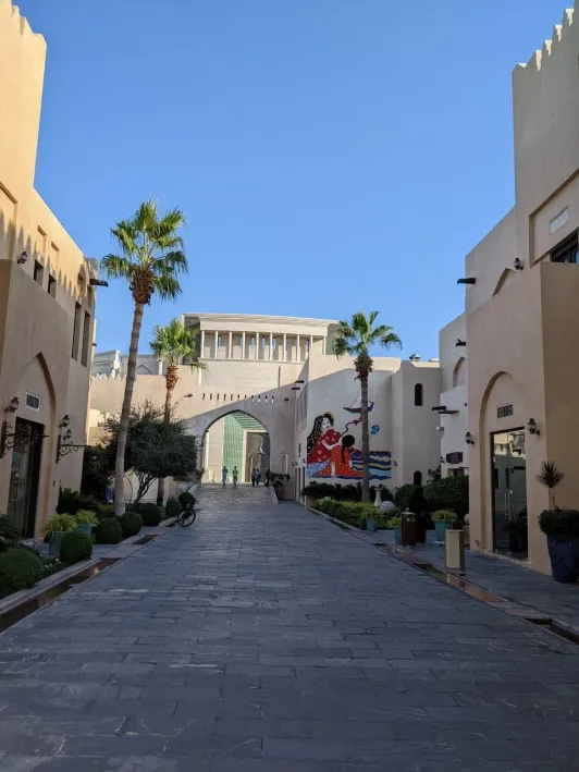 https://d2rzpmb54mcyw0.cloudfront.net/content/guides/doha/katara-cultural-village3.webp