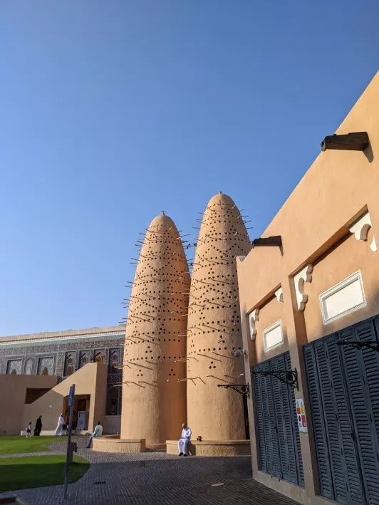 https://d2rzpmb54mcyw0.cloudfront.net/content/guides/doha/katara-cultural-village4.webp