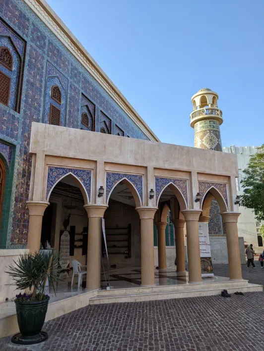 https://d2rzpmb54mcyw0.cloudfront.net/content/guides/doha/katara-cultural-village5.webp