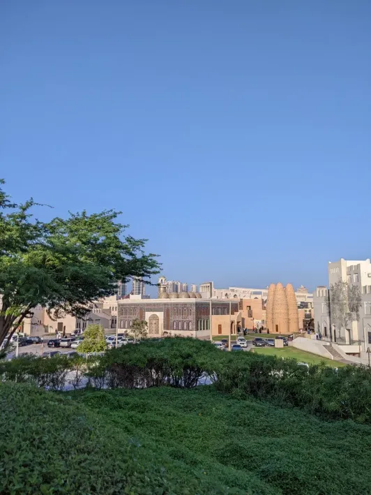 https://d2rzpmb54mcyw0.cloudfront.net/content/guides/doha/north-green-hill3.webp