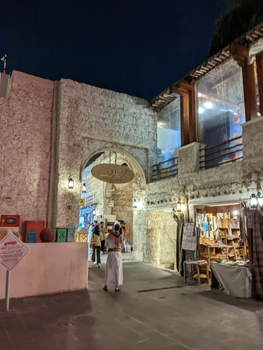 https://d2rzpmb54mcyw0.cloudfront.net/content/guides/doha/souq-waqif2.webp
