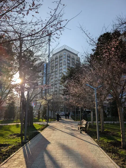 https://d2rzpmb54mcyw0.cloudfront.net/content/guides/dushanbe/alisher-navoi-park2.webp