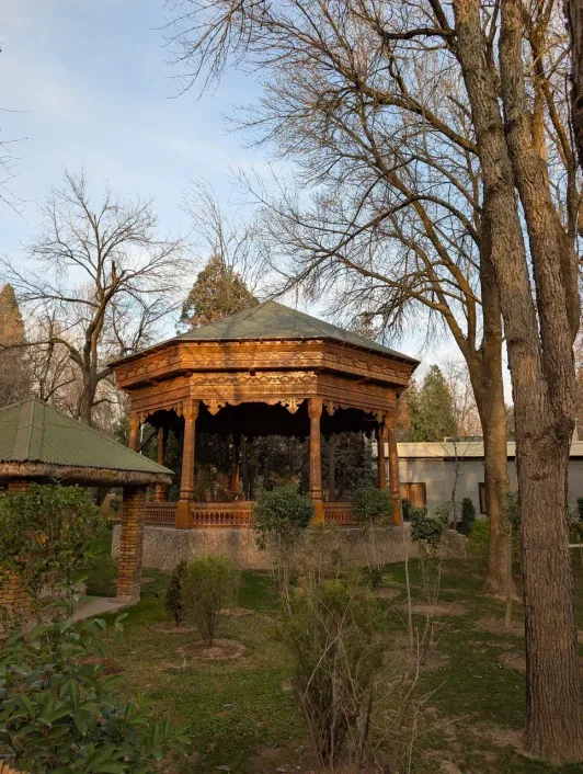 https://d2rzpmb54mcyw0.cloudfront.net/content/guides/dushanbe/botanical-garden2.webp