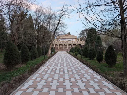 https://d2rzpmb54mcyw0.cloudfront.net/content/guides/dushanbe/botanical-garden4.webp