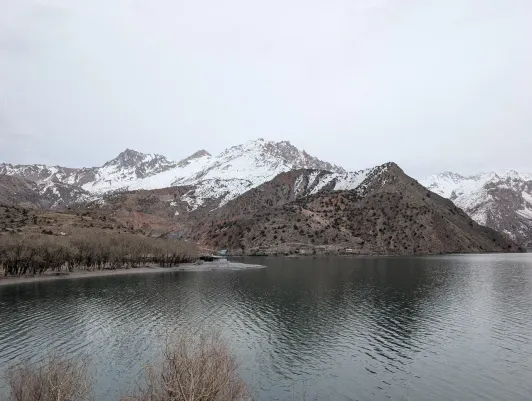 https://d2rzpmb54mcyw0.cloudfront.net/content/guides/dushanbe/iskanderkul2.webp