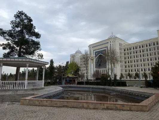 https://d2rzpmb54mcyw0.cloudfront.net/content/guides/dushanbe/islamic-university2.webp