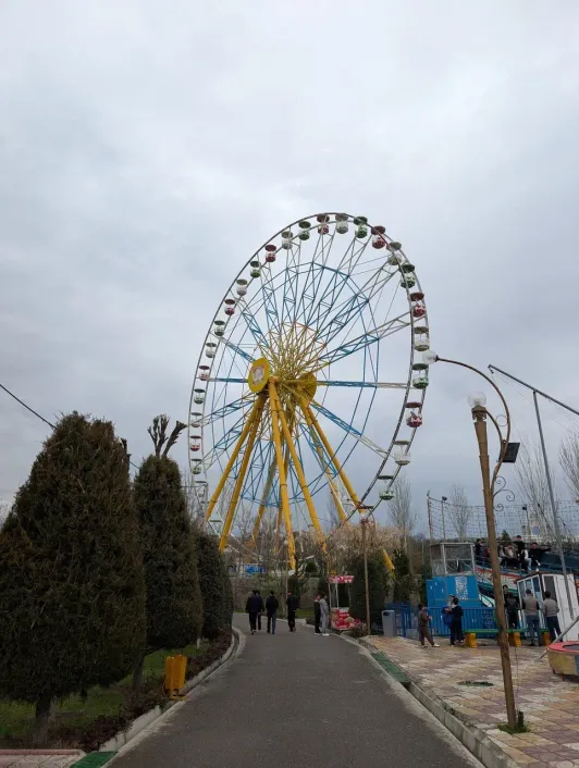 https://d2rzpmb54mcyw0.cloudfront.net/content/guides/dushanbe/park-khayom2.webp