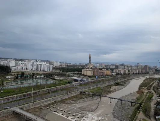 https://d2rzpmb54mcyw0.cloudfront.net/content/guides/dushanbe/park-khayom3.webp