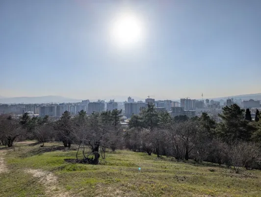 https://d2rzpmb54mcyw0.cloudfront.net/content/guides/dushanbe/park-victory3.webp