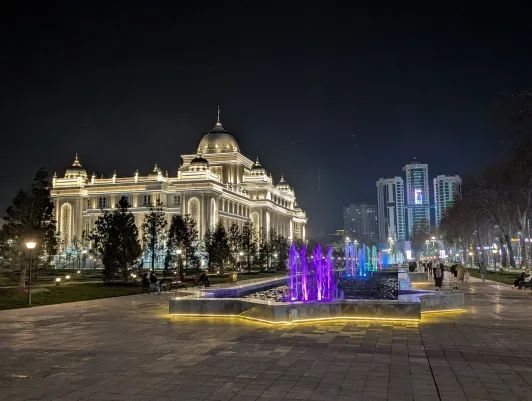 https://d2rzpmb54mcyw0.cloudfront.net/content/guides/dushanbe/parlament2.webp
