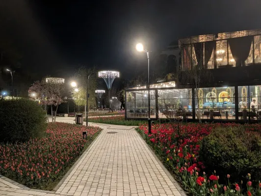 https://d2rzpmb54mcyw0.cloudfront.net/content/guides/dushanbe/restraunt-garden3.webp