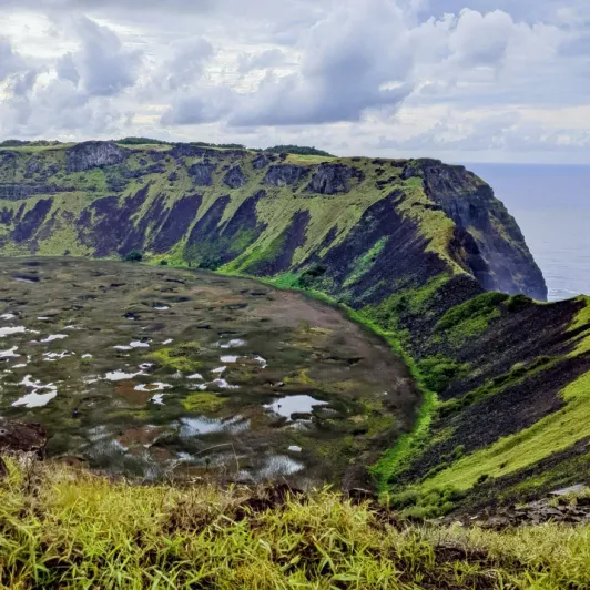 https://d2rzpmb54mcyw0.cloudfront.net/content/guides/eastern-island/orongo2.webp