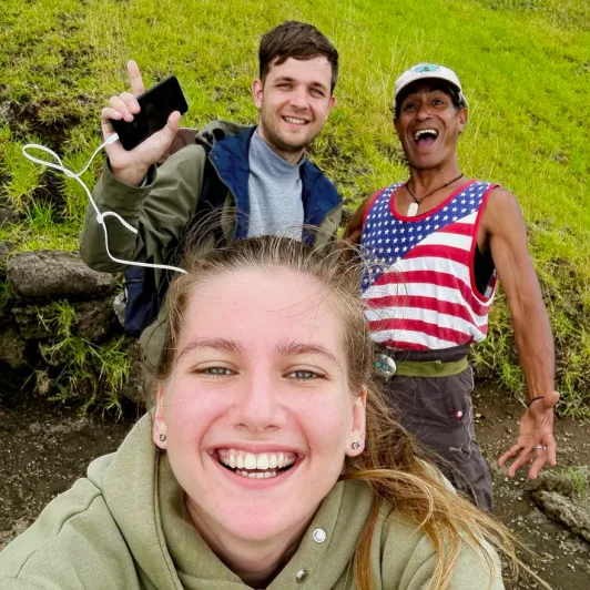 https://d2rzpmb54mcyw0.cloudfront.net/content/guides/eastern-island/ticket-office2.webp