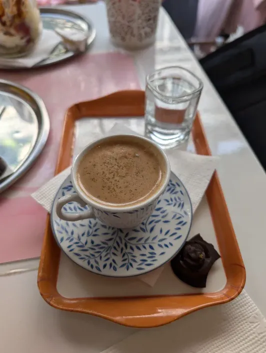 https://d2rzpmb54mcyw0.cloudfront.net/content/guides/eskisehir/rose-cafe2.webp