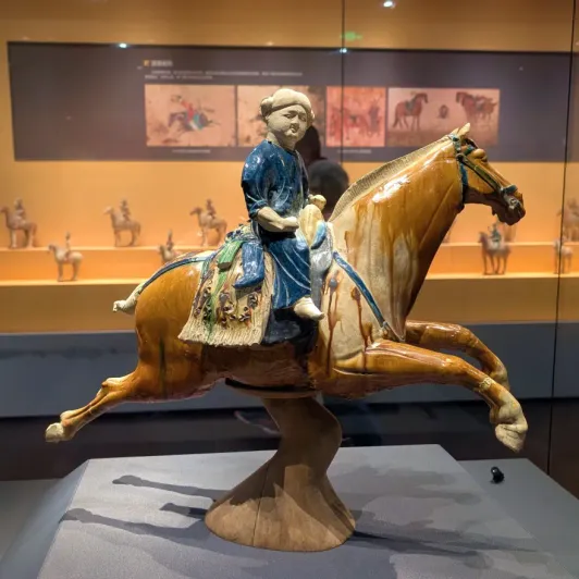 https://d2rzpmb54mcyw0.cloudfront.net/content/guides/f17f2947-07cf-40df-9d78-339f52dc7ae7-xi-an_museum3.webp