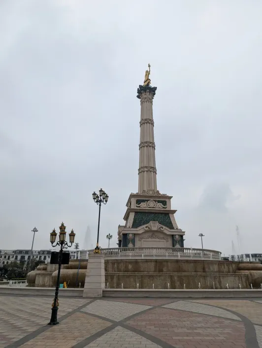 https://d2rzpmb54mcyw0.cloudfront.net/content/guides/hanoi/ocean-city7.webp