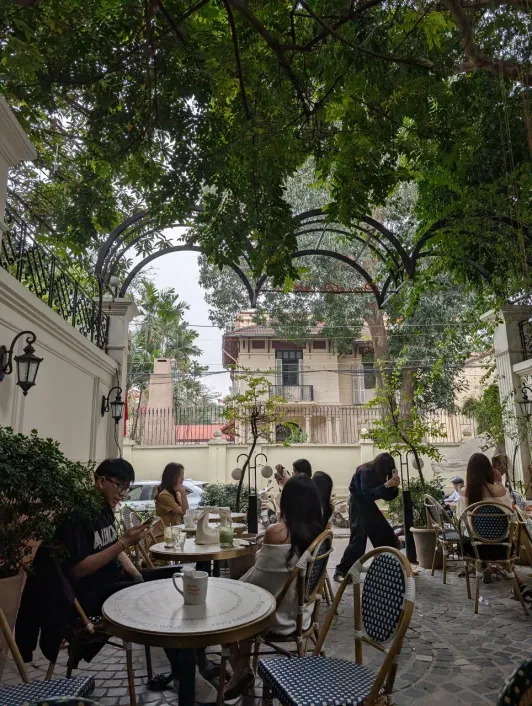 https://d2rzpmb54mcyw0.cloudfront.net/content/guides/hanoi/papas-dessert3.webp