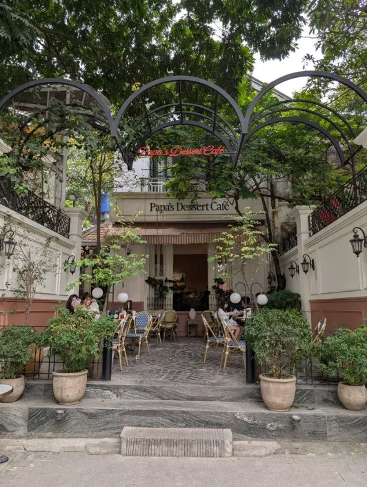 https://d2rzpmb54mcyw0.cloudfront.net/content/guides/hanoi/papas-dessert4.webp