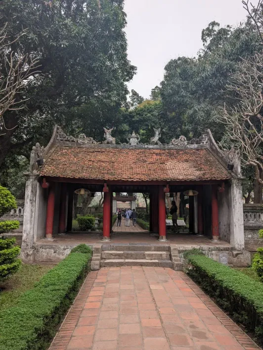 https://d2rzpmb54mcyw0.cloudfront.net/content/guides/hanoi/temple-literature4.webp