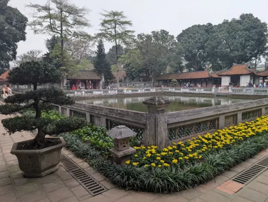 https://d2rzpmb54mcyw0.cloudfront.net/content/guides/hanoi/temple-literature6.webp