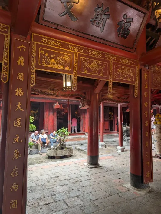https://d2rzpmb54mcyw0.cloudfront.net/content/guides/hanoi/temple-literature7.webp