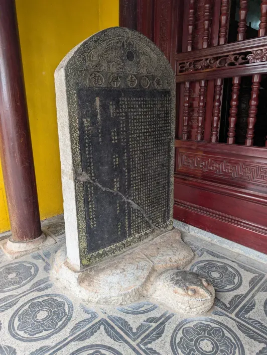 https://d2rzpmb54mcyw0.cloudfront.net/content/guides/hanoi/tran-quoc-pagoda5.webp