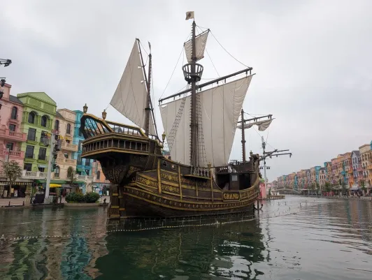 https://d2rzpmb54mcyw0.cloudfront.net/content/guides/hanoi/venice-grand-world5.webp