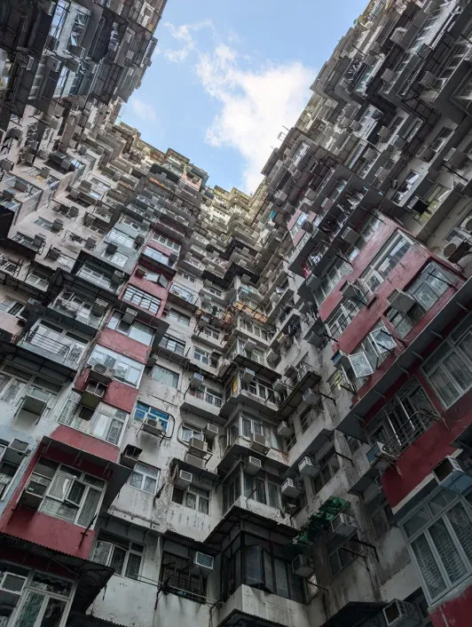 https://d2rzpmb54mcyw0.cloudfront.net/content/guides/hong-kong/dom-monstr2.webp