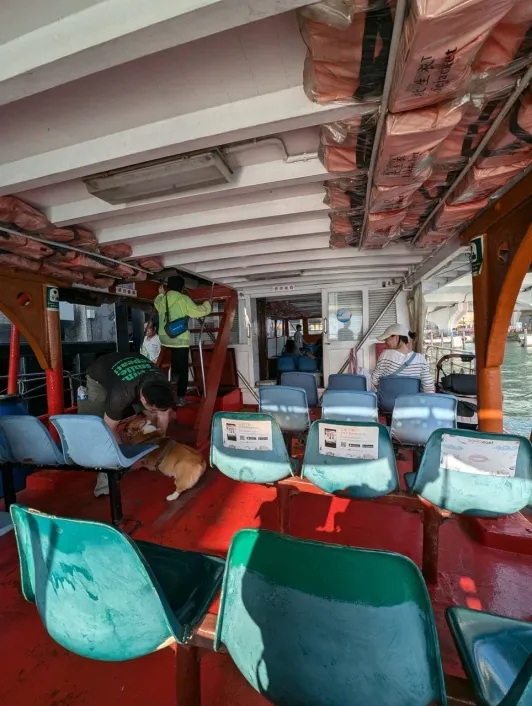 https://d2rzpmb54mcyw0.cloudfront.net/content/guides/hong-kong/ferry2.webp