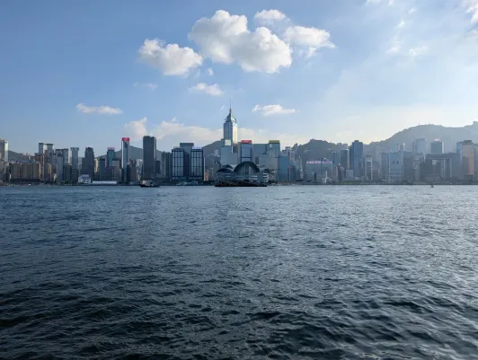 https://d2rzpmb54mcyw0.cloudfront.net/content/guides/hong-kong/harbour2.webp