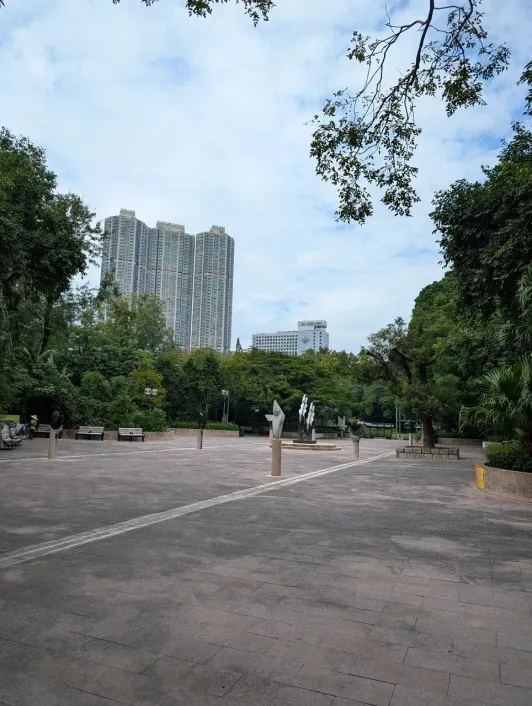 https://d2rzpmb54mcyw0.cloudfront.net/content/guides/hong-kong/kowloon-park4.webp