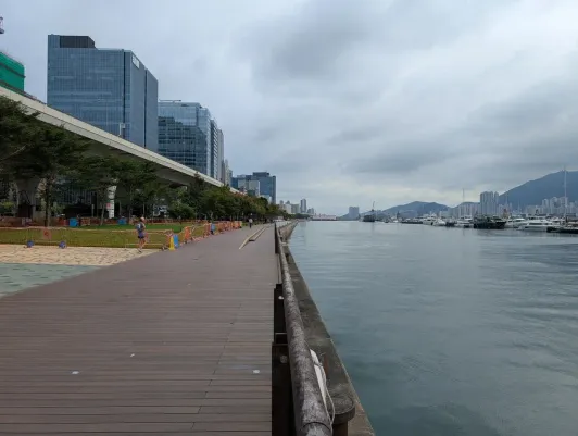 https://d2rzpmb54mcyw0.cloudfront.net/content/guides/hong-kong/kwun-tong-promenade4.webp
