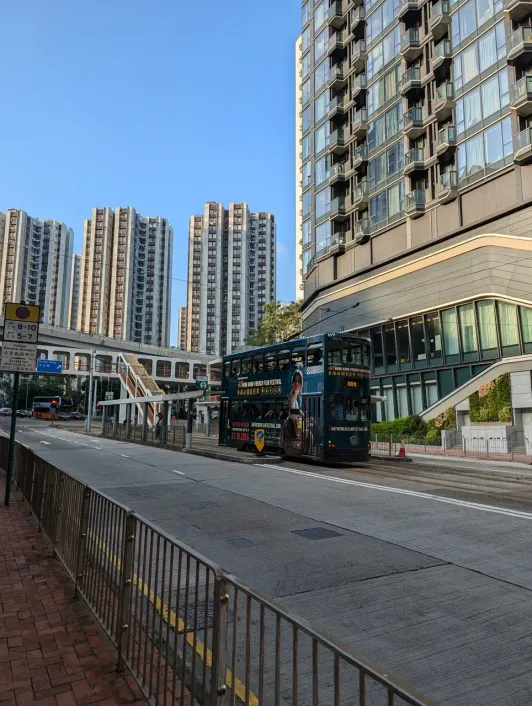 https://d2rzpmb54mcyw0.cloudfront.net/content/guides/hong-kong/tram2.webp