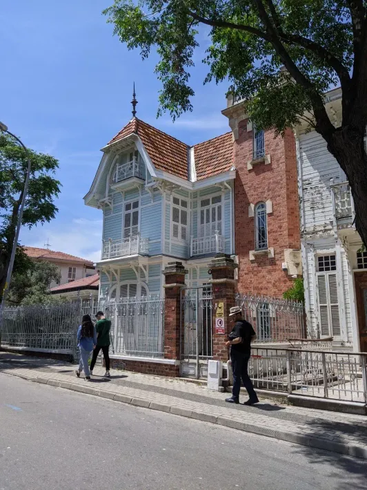https://d2rzpmb54mcyw0.cloudfront.net/content/guides/istanbul/adalar1.webp