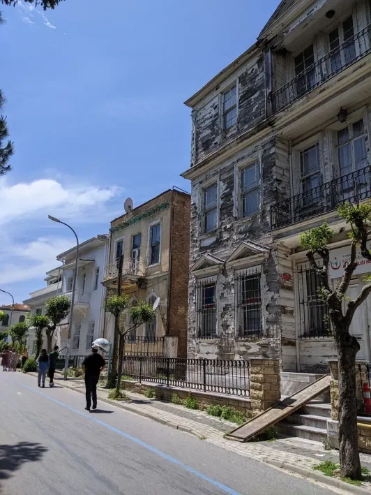 https://d2rzpmb54mcyw0.cloudfront.net/content/guides/istanbul/adalar3.webp