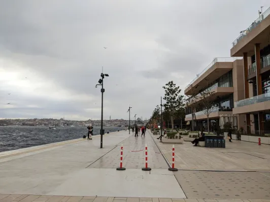https://d2rzpmb54mcyw0.cloudfront.net/content/guides/istanbul/galata-port2.webp
