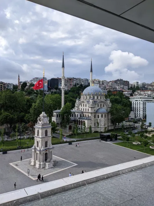 https://d2rzpmb54mcyw0.cloudfront.net/content/guides/istanbul/nusretie2.webp
