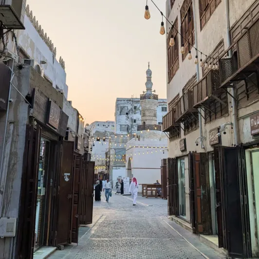 https://d2rzpmb54mcyw0.cloudfront.net/content/guides/jeddah/al-shafee-mosque2.webp