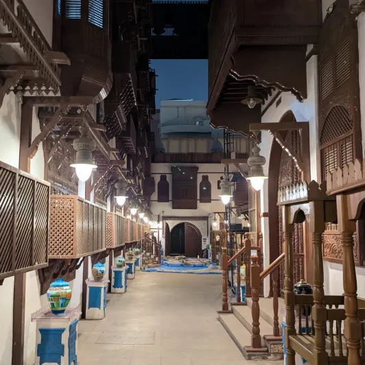 https://d2rzpmb54mcyw0.cloudfront.net/content/guides/jeddah/al-taybat-museum2.webp