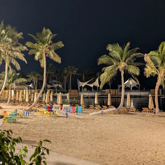 https://d2rzpmb54mcyw0.cloudfront.net/content/guides/jeddah/jeddah-corniche2.webp
