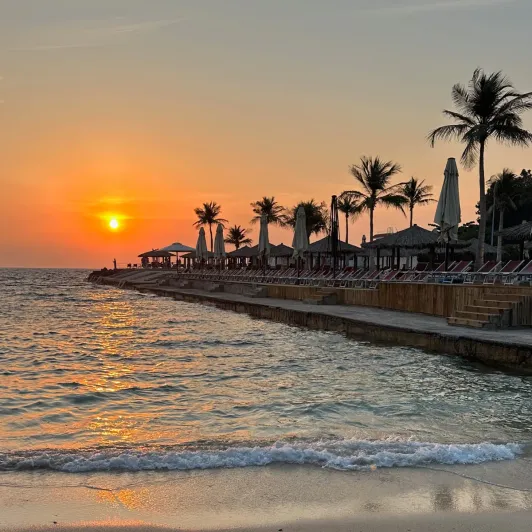 https://d2rzpmb54mcyw0.cloudfront.net/content/guides/jeddah/red-sea-resort4.webp
