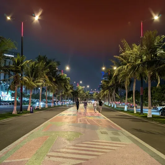 https://d2rzpmb54mcyw0.cloudfront.net/content/guides/jeddah/roshn-waterfront3.webp