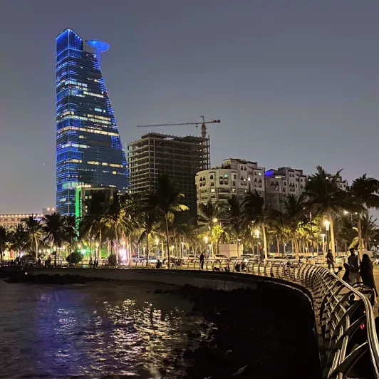 https://d2rzpmb54mcyw0.cloudfront.net/content/guides/jeddah/roshn-waterfront4.webp