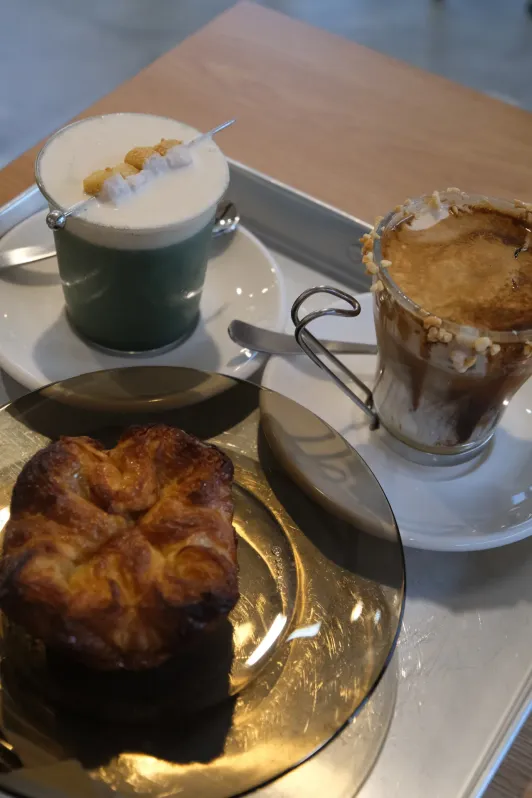 https://d2rzpmb54mcyw0.cloudfront.net/content/guides/jeju/coffee-bar6.webp