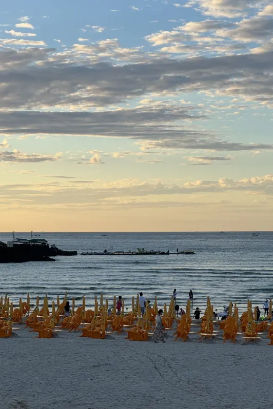 https://d2rzpmb54mcyw0.cloudfront.net/content/guides/jeju/hamdeok-beach3.webp