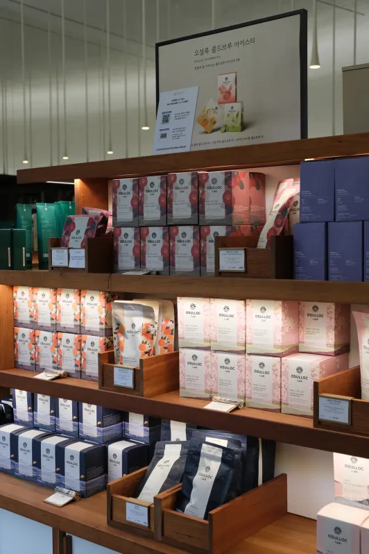 https://d2rzpmb54mcyw0.cloudfront.net/content/guides/jeju/osulloc-tea-museum5.webp