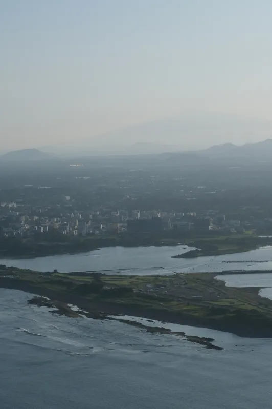 https://d2rzpmb54mcyw0.cloudfront.net/content/guides/jeju/seongsan-ilchulbong6.webp
