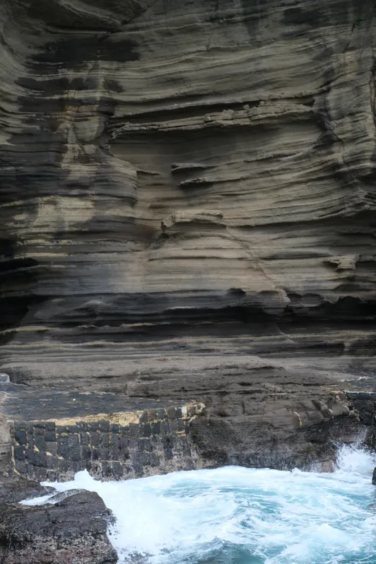 https://d2rzpmb54mcyw0.cloudfront.net/content/guides/jeju/yongmeori-coast6.webp